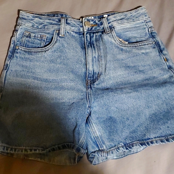 Shorts - Picture 1 of 2